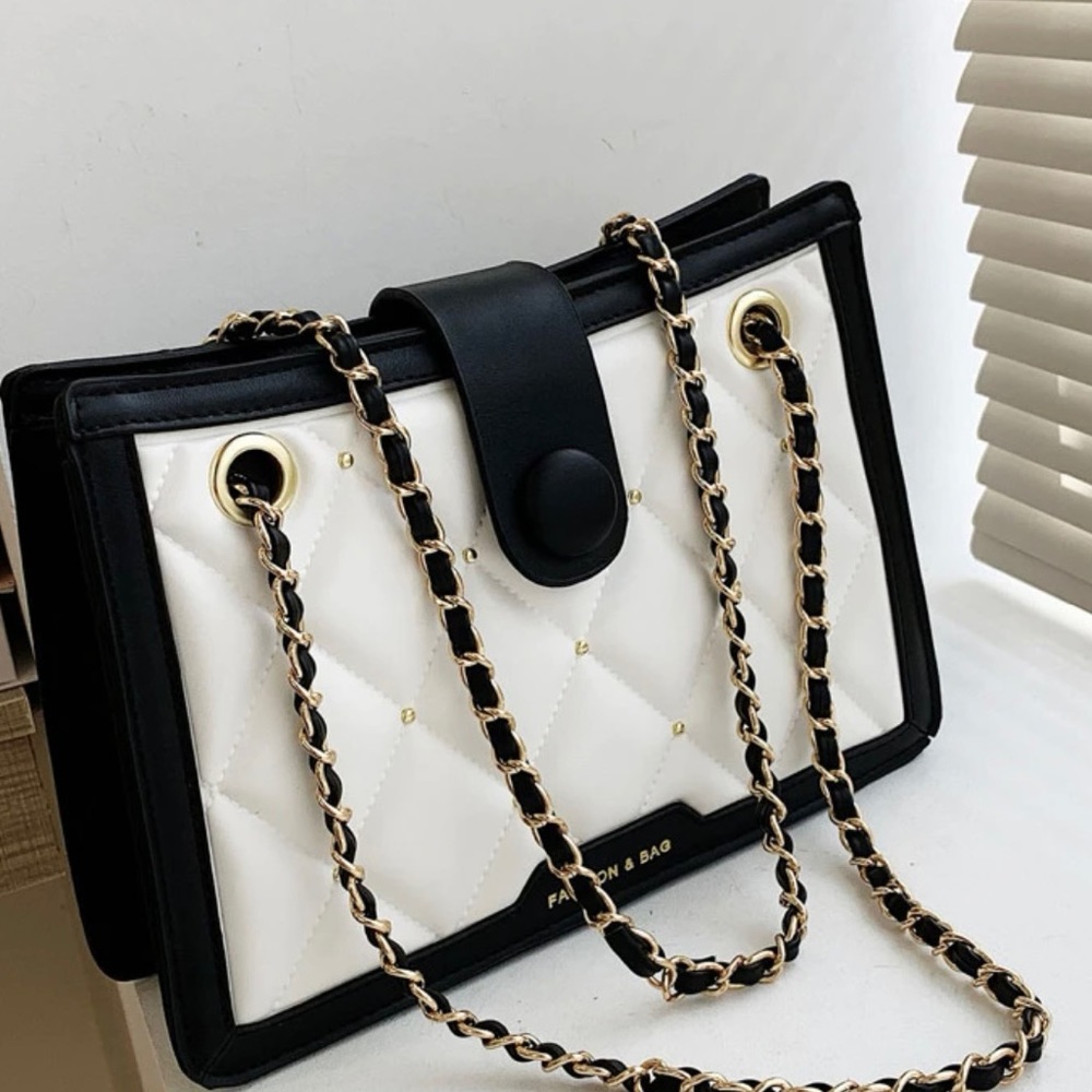 Quilted chain square bag for women